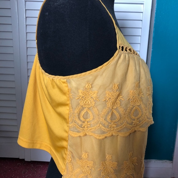 Cute spring H&M shirt💐 - Picture 3 of 4